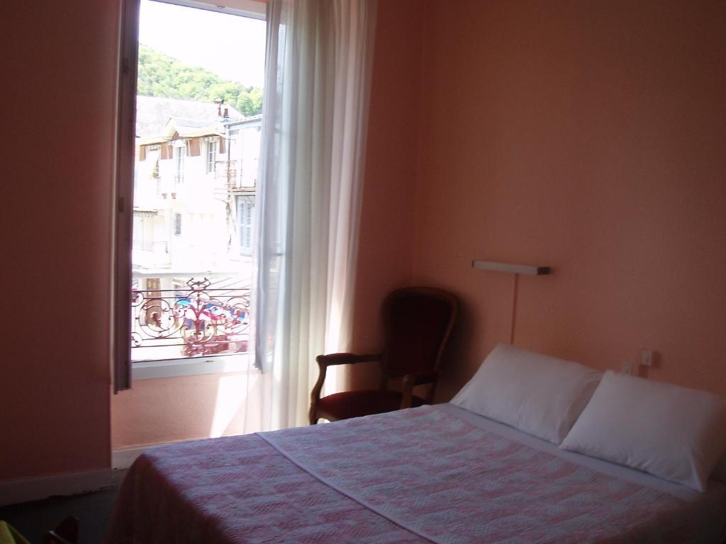 Hotel Le Commerce Bagnères-de-Bigorre Pokój zdjęcie