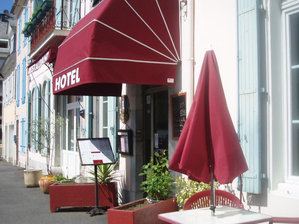 Hotel Le Commerce Bagnères-de-Bigorre Pokój zdjęcie
