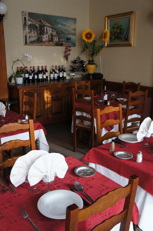 Hotel Le Commerce Bagnères-de-Bigorre Zewnętrze zdjęcie